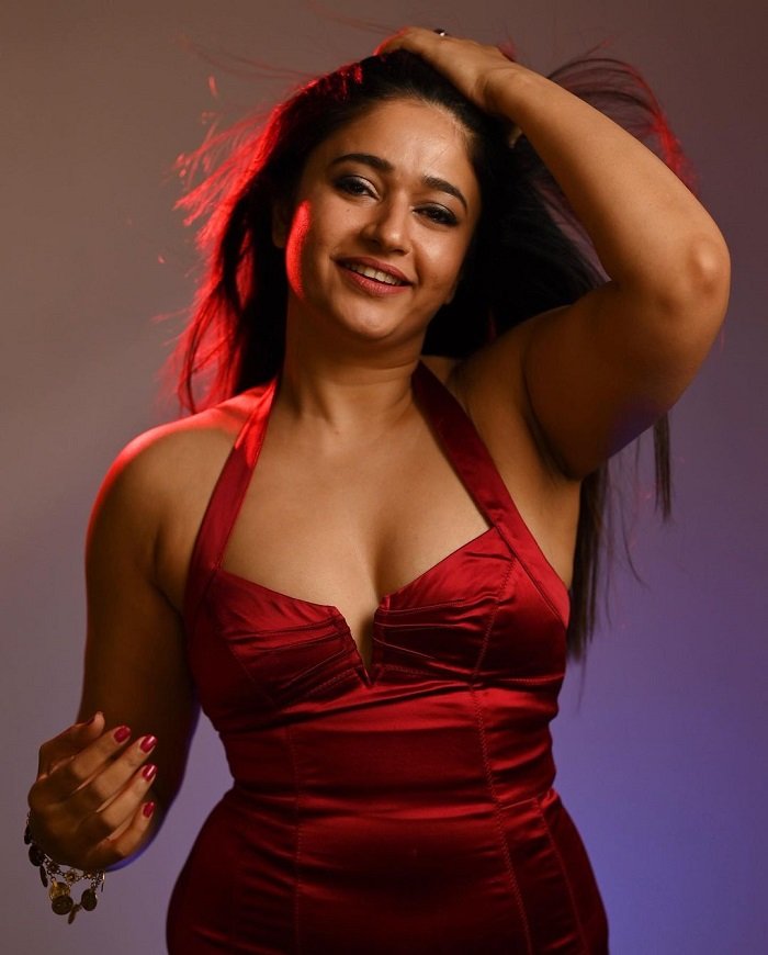 poonam bajwa_teluguvox 1